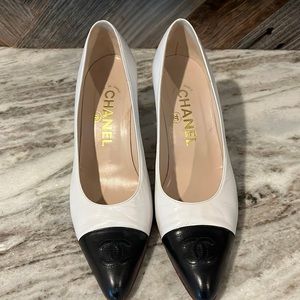 Vintage CHANEL pumps size 37